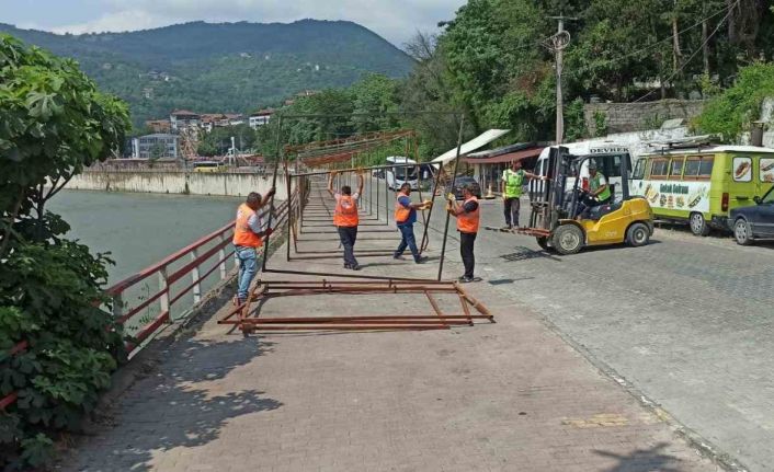 Devrek’te alışveriş stantları kurulmaya başlandı