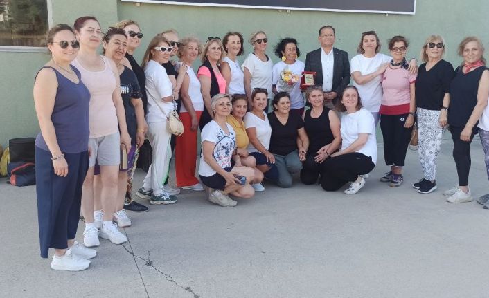 Devrek’te öğretmene teşekkür plaketi