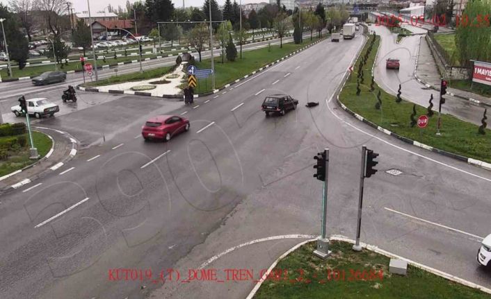 Dikkatsizliğin sebep olduğu kazalar kameralara yansıdı