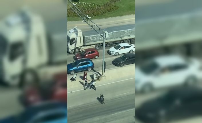 Dilencilerin kavşakta mıntıka kavgası...Cezaları kesildi