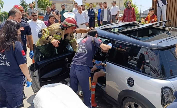 Direksiyon başında nöbet geçirdi, bariyerlere çarparak durabildi