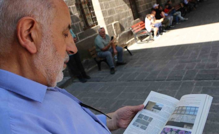 Diyarbakır Ulu Camii’nde bulunan 4. yüzyıla ait Latince kitabe ziyaretçileri etkiliyor