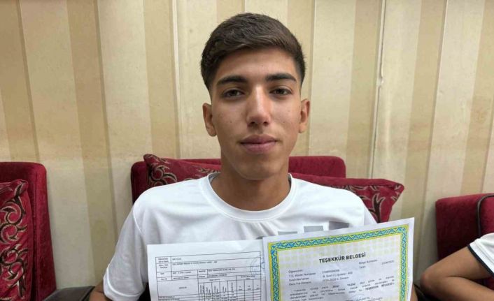 Diyarbakır’da karne hediyesi, başarılı öğrencilere ücretsiz saç tıraşı