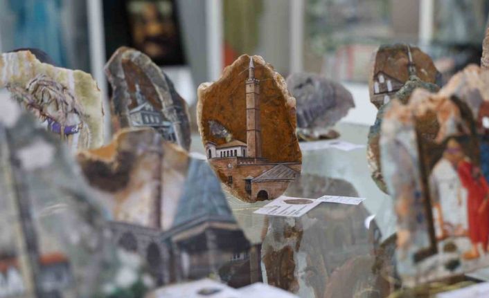 Diyarbakır’ın yarı değerli taşlarından ortaya çıkartılan takılar, kentte gelen ziyaretçiler tarafından tercih ediliyor