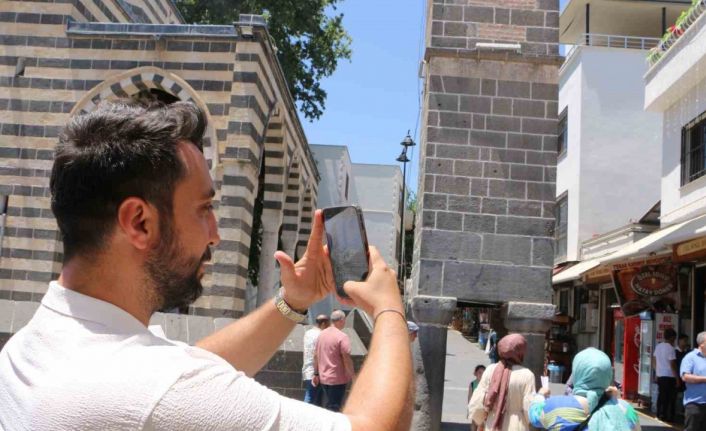 Diyarbakırlı fenomen, ücretsiz kent rehberliği yapıyor