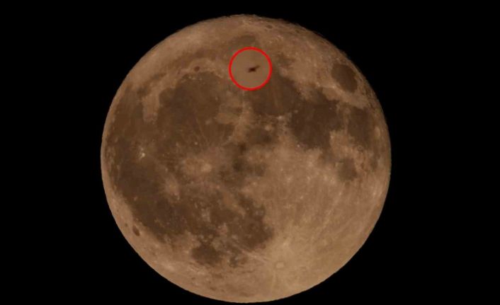 Doğa fotoğrafçısı dolunayı çekmek isterken ISS’yi görüntüledi