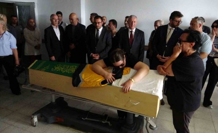 Düğününe 3 ay kalmıştı...Nişanlısı tabutuna sarılarak gözyaşı döktü