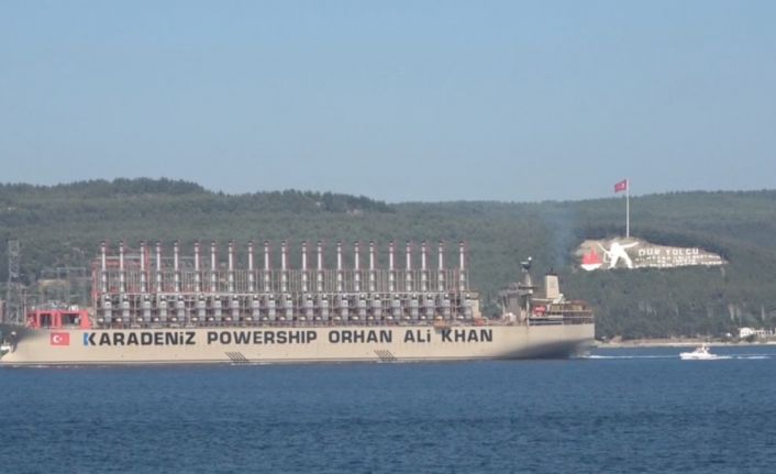 Dünyanın en büyük enerji gemisi Çanakkale Boğazı’ndan geçti