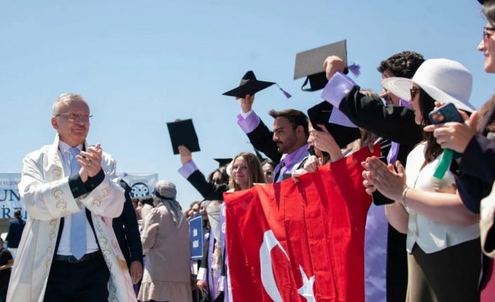 EBYÜ’de mezuniyet coşkusu yaşandı