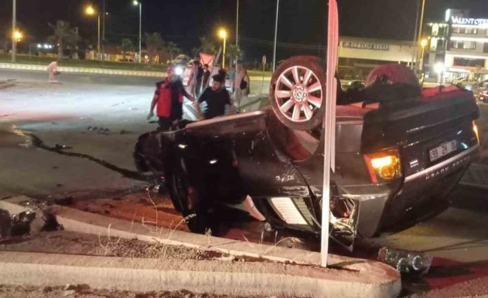 Edremit Zeytinli’de akıllı kavşakta kaza: 2 kişi yaralandı