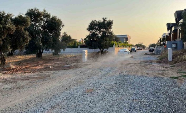 Efeler’de vatandaşlar isyan etti, Belediye Başkanı Yetişkin’e seslenen vatandaşlar ’yol’ istedi