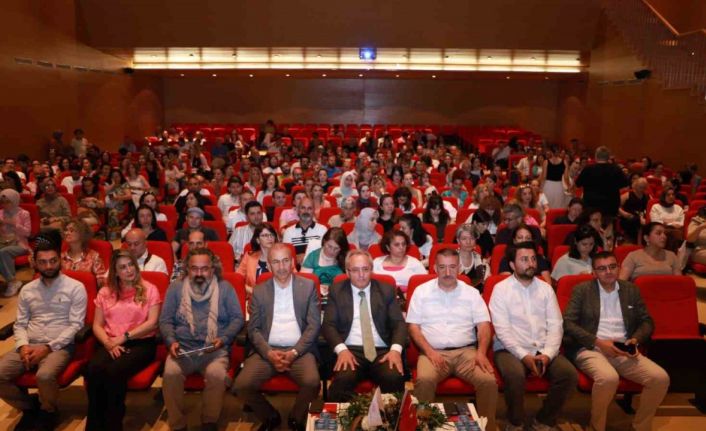 Eğitimde dijital dönüşüm ve yapay zekâ teknolojileri Bursa’da ele alındı