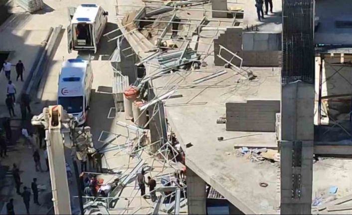 Elazığ’da inşaatın iskelesi çöktü: 2 işçi yaralandı