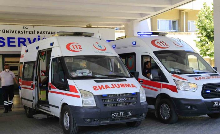 Elazığ’da motosiklet istinat duvarına çaptı: 2 yaralı