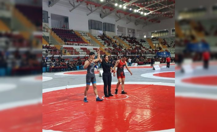 Elazığlı minik güreşçiler Türkiye şampiyonasına damga vurdu