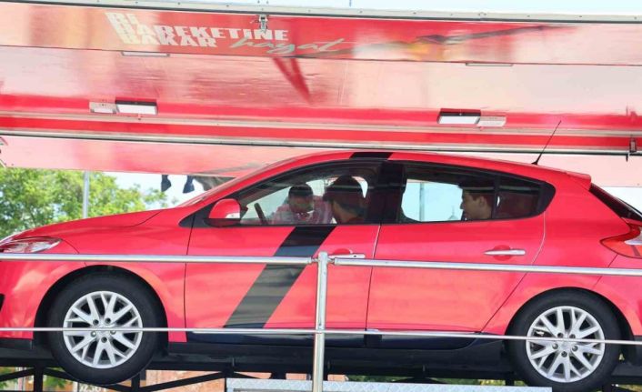 Emniyet kemerinin önemini simülasyon aracında anladılar