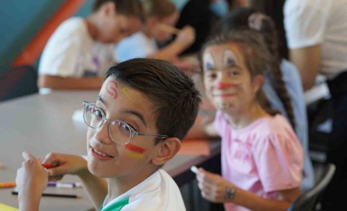 Engelsiz kamp yüzleri güldürdü