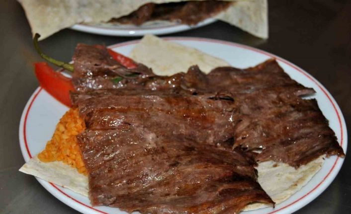 Erzincan’da bayram öncesi insan yoğunluğunu fırsat bilen lokantacı esnafı dönere zam yaptı