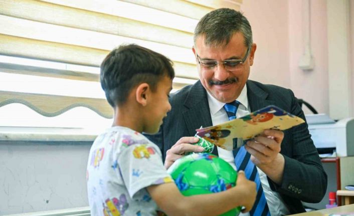 Erzurum’da köy okulunda karne heyecanı