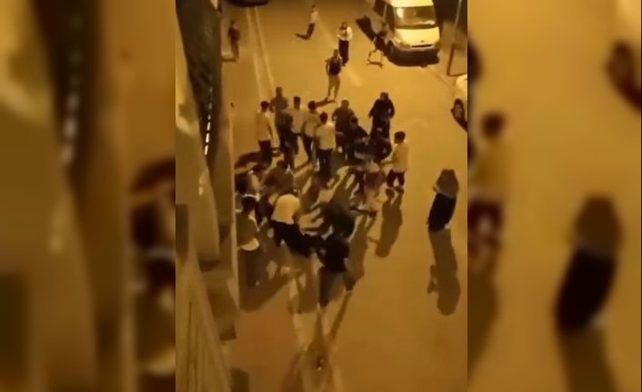 Esenyurt’ta iki aile arasında laf atma tartışması kavgaya dönüştü: O anlar cep telefonu kamerasında