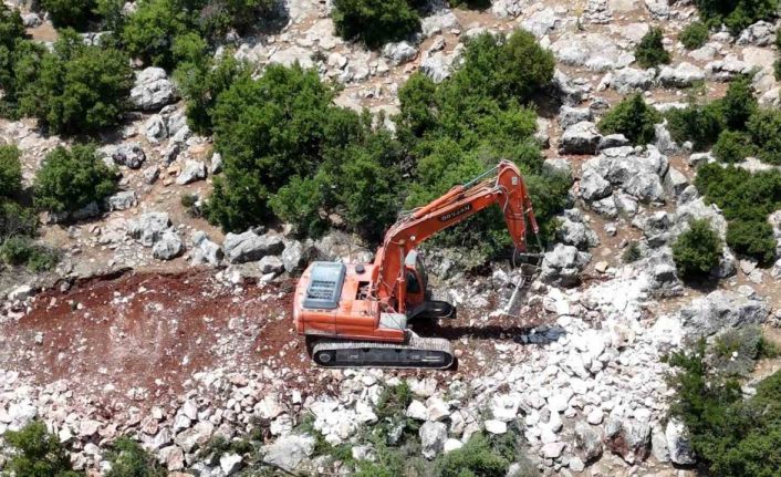 Eskişarkaya’da arazi yolu hasreti sona erdi