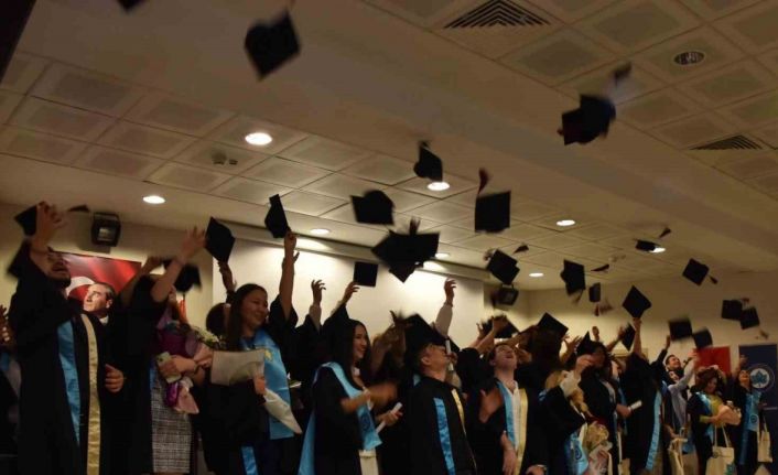 ESOGÜ Sosyal Bilimler Enstitüsü’nde mezuniyet heyecanı