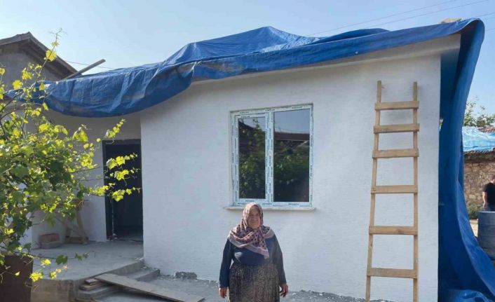 Evi kül olan 72 yaşındaki kadının yüzü İHA’nın haberinden sonra güldü