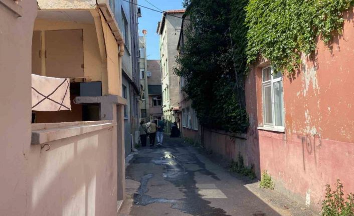 Eyüpsultan’da 2 katlı binada korkutan yangın