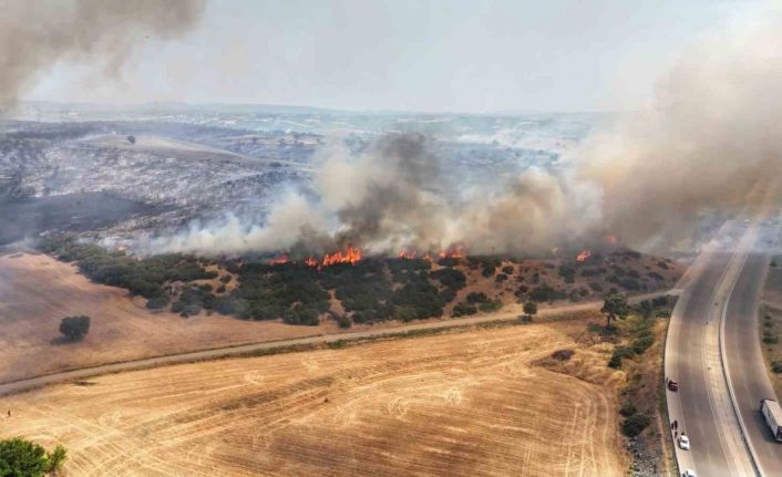 Ezine’de çıkan orman yangını dron ile görüntülendi