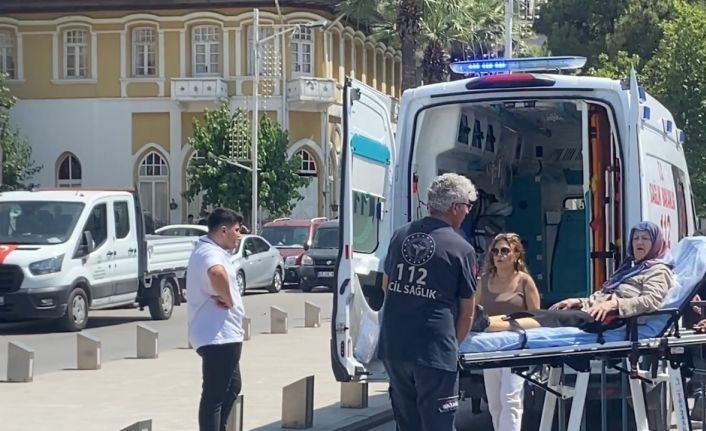 Ferdi Zeyrek’in taziyesinde yaşlı kadın fenalaştı