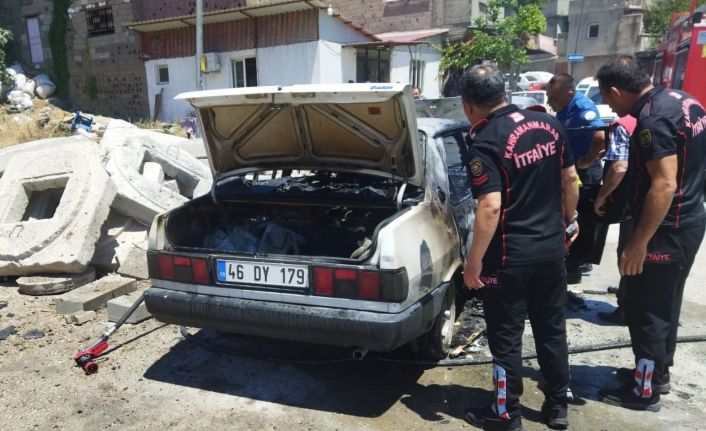 Fırından aldığı köz otomobili yaktı
