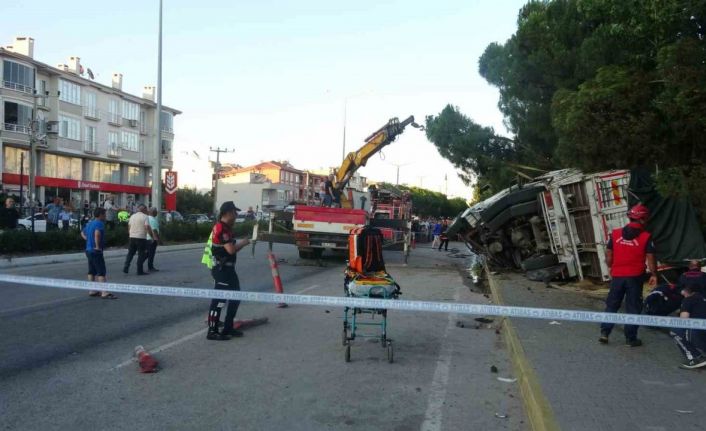Freni patlayan kamyon ortalığı savaş alanına çevirdi: 4 yaralı