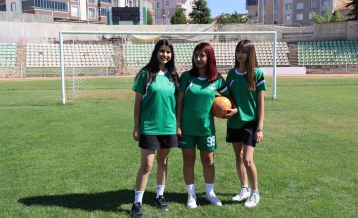 "Futbol erkek işi" diyenlere cevabı sahada verdiler