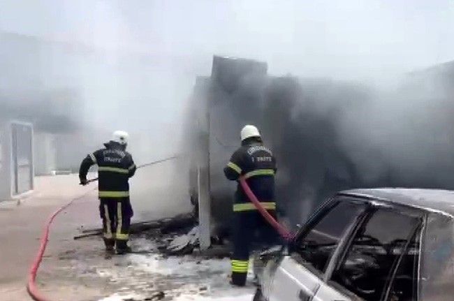 Galatasaray Konteyner Kent’te yangın: 5 konteyner ile 1 araç yandı