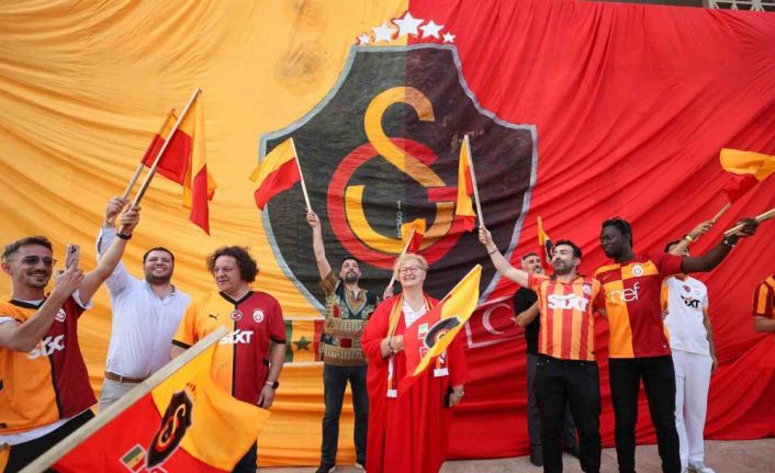 Galatasaray’ın 25. şampiyonluğu Senegal’de coşkuyla kutlandı