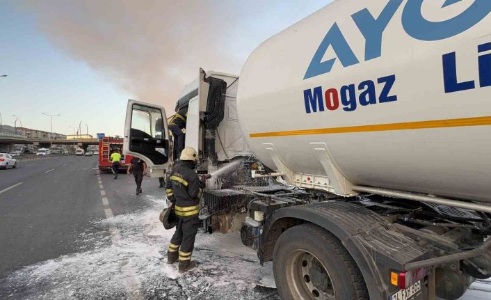Gaz yüklü tankerin motorunda çıkan yangın korkuya neden oldu