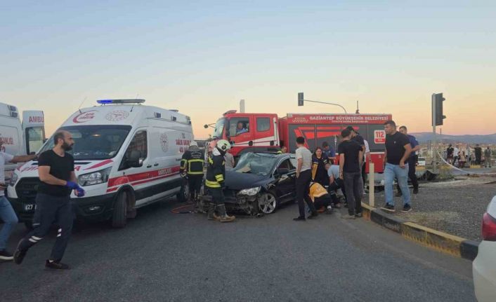 Gaziantep’te tır ile otomobil çarpıştı: Nişanlı çift yaralandı
