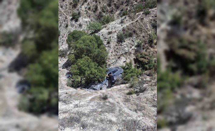 Gaziantep’te virajı alamayan otomobil dere yatağına uçtu, yaralanan olmadı