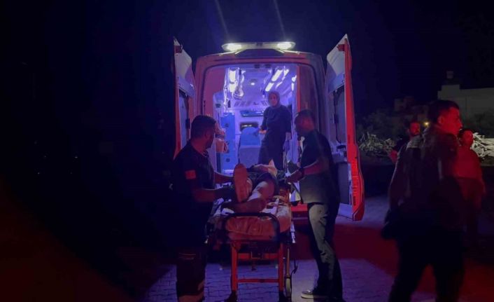 Gazipaşa’da motosiklet park halindeki otomobile çarptı: 1 ağır yaralı