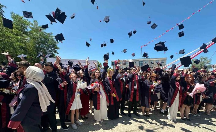 Geleceğin iletişimcileri kep attı