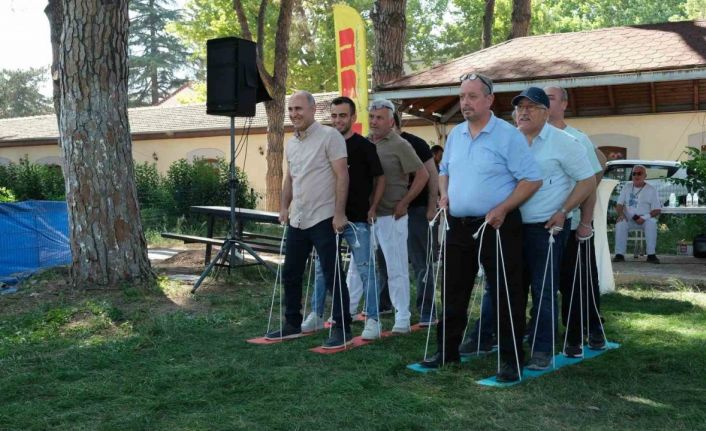 Geleneksel piknik, gencinden yaşlısına tüm herkesi bir araya getirdi