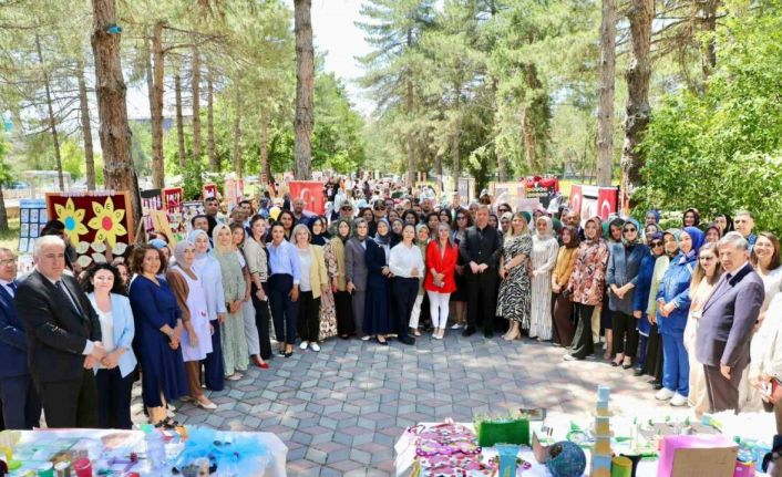 "Gelenekten Geleceğe" projesi yıl sonu sergisi düzenlendi