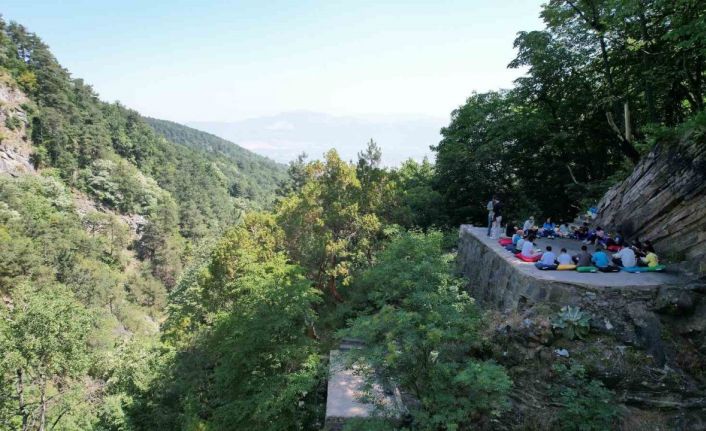 Gençlerden ’Küreklidere’de temizlik harekatı