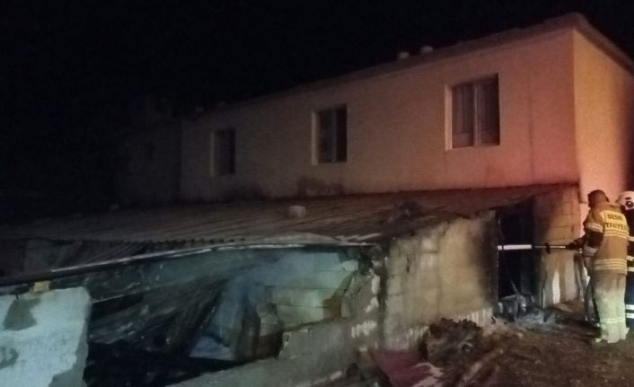 Gölbaşı’nda ahır yangını korkuttu