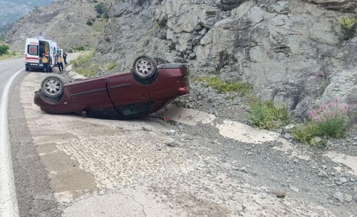 Gümüşhane’de otomobil ters döndü: 3 kişi yaralandı