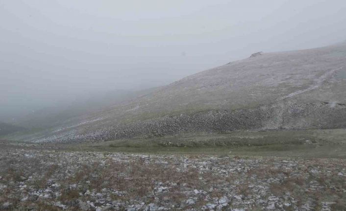 Gümüşhane’ye Haziran’ın son gününde kar sürprizi