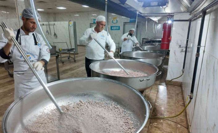 Haliliye’de ihtiyaç sahiplerine sıcak yemek hizmeti