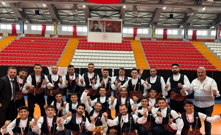Halk oyunları yarışmasında Erzincangücü Spor Kulübü, gençler ve büyükler kategorisinde şampiyon oldu
