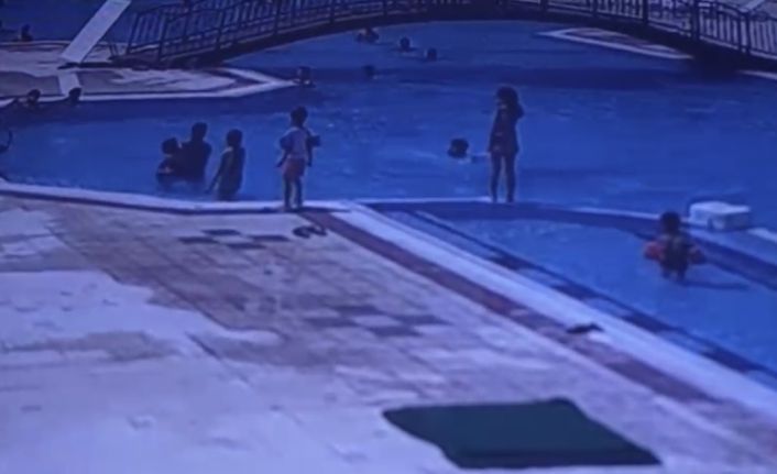 Havuza düşen 3 yaşındaki çocuk cankurtaranın müdahalesiyle kurtuldu