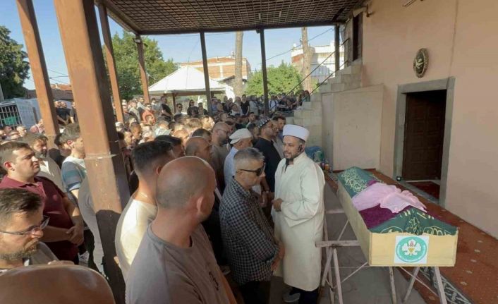 Havuza düşerek hayatını kaybeden minik Nazlı’ya acı veda